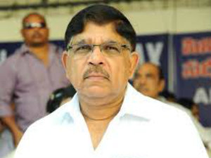 అల్లు అరవింద్ వద్దన్నాడనే కట్ చేసారు అల్లు అరవింద్ వద్దన్నాడనే కట్ చేసారు