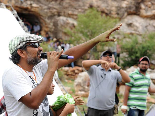 Karthik croons for Baahubali Karthik croons for Baahubali