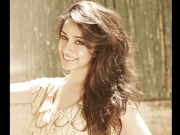 Shraddha Kapoor can't stop herself to hug her biggest fan Shraddha Kapoor can't stop herself to hug her biggest fan