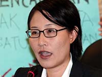 Elizabeth Wong Elizabeth Wong