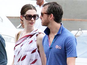 Anne Hathaway-Adam Shulman Anne Hathaway-Adam Shulman