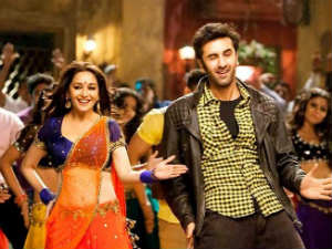 Madhuri Dixit's sizzling chemistry with Ranbir Kapoor in Ghaagra Madhuri Dixit's sizzling chemistry with Ranbir Kapoor in Ghaagra