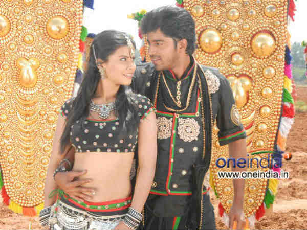 తెర వెనక ఉండి నడిపించింది...