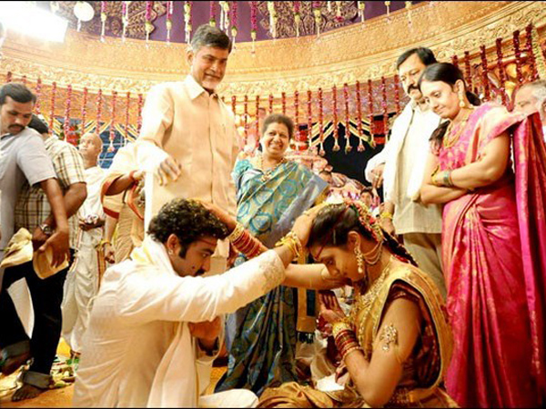 తండ్రిని అవమానించారని లోకేశ్..
