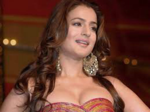 Amisha Patel campaigns for Congress Amisha Patel campaigns for Congress