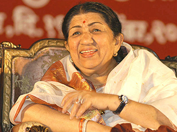 Lata Mangeshkar backs Campa Cola residents Lata Mangeshkar backs Campa Cola residents