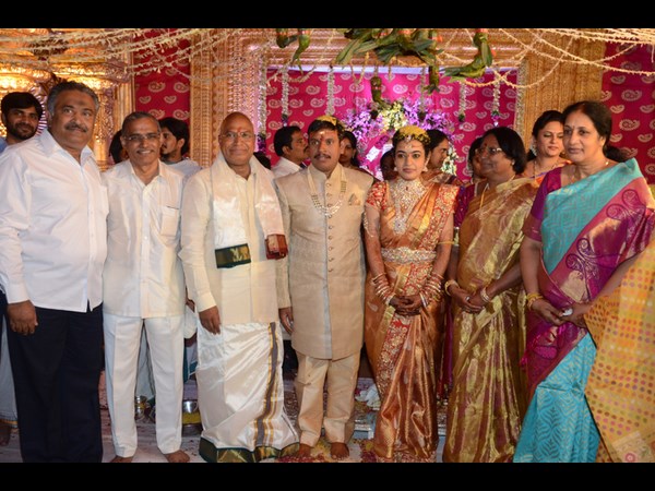 వధూవరులతో...