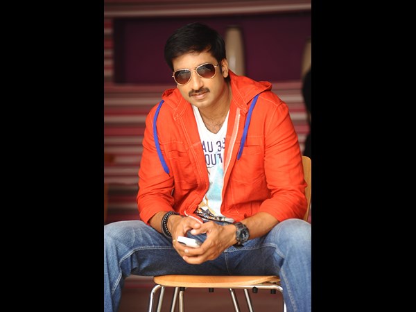 Gopichand doing spoof on manam in Loukyam? Gopichand doing spoof on manam in Loukyam?