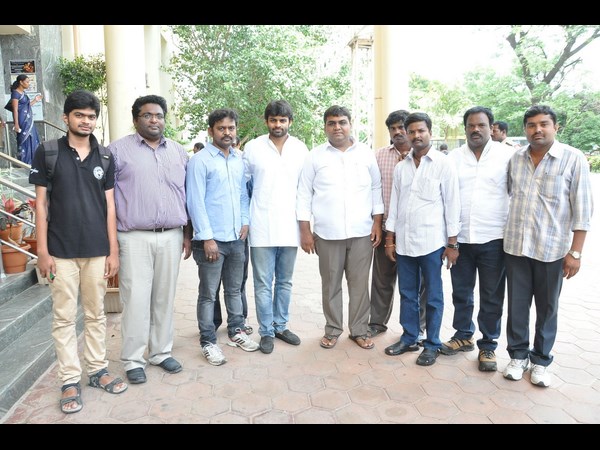 అభిమానులతో...