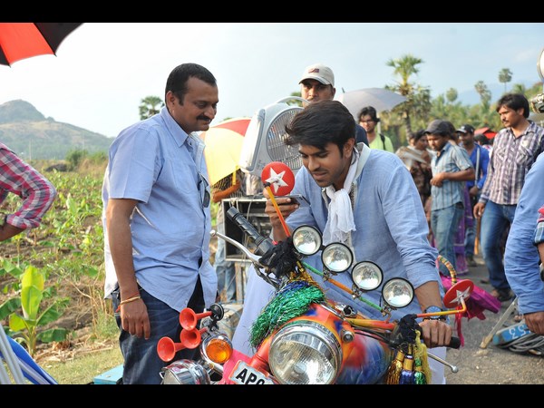 గోవిందుడు అందరి వాడేలే వర్కింగ్ స్టిల్స్ 2