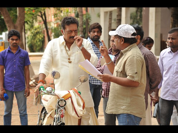 గోవిందుడు అందరి వాడేలే వర్కింగ్ స్టిల్స్ 7
