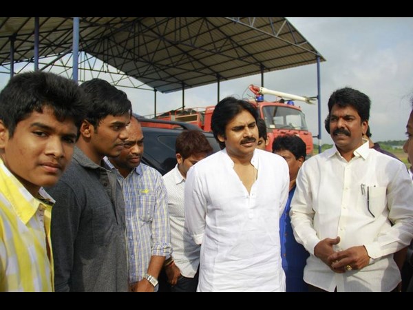 అభిమానులతో కలిసి