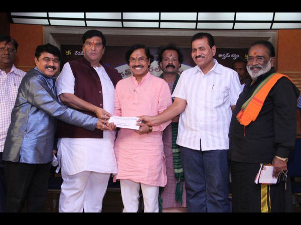 పోరాటానికి అంకితమైన వారికి