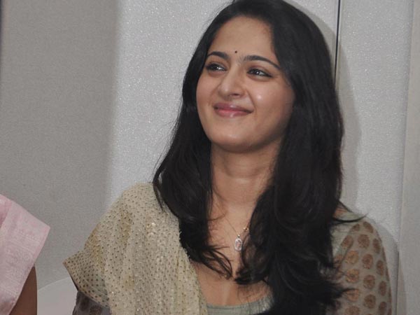 హీరోయిన్స్ ఎవరెవరు..