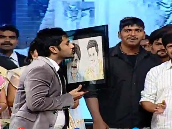 Nitin kissed Pawan Kalyan's Photo at Audio function Nitin kissed Pawan Kalyan's Photo at Audio function