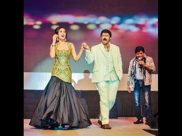 స్టెప్పులేసిన బాలయ్య