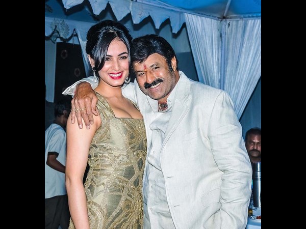ఫోజులు..