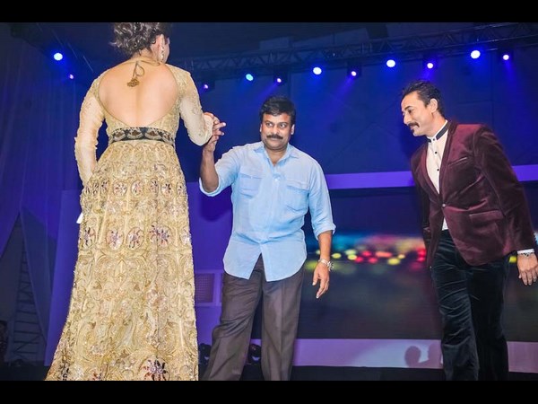 కాజల్కు చేయి అందిస్తూ చిరంజీవి
