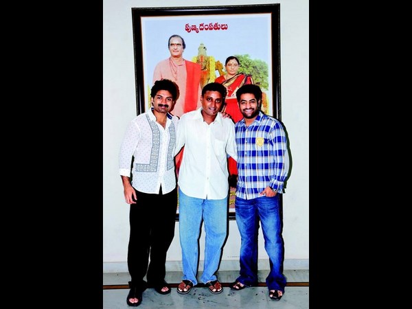 Kalyan Ram & NTR’s priceless pic with Janaki Ram Kalyan Ram & NTR’s priceless pic with Janaki Ram