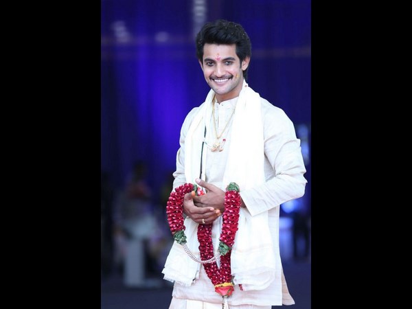 పెద్దలు కుదిర్చిందే...