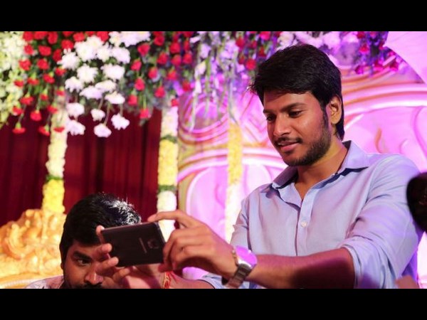 రిసెప్షన్ లో సందడి..