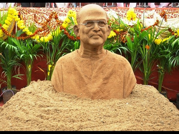 బాపు విగ్రహం