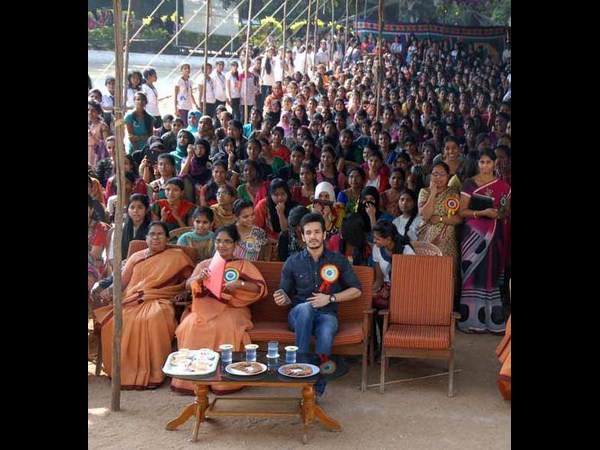 సందడి వాతావరణం