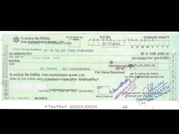 Rajinikanth donated 5 Lakhs to Hudhud relief fund Rajinikanth donated 5 Lakhs to Hudhud relief fund
