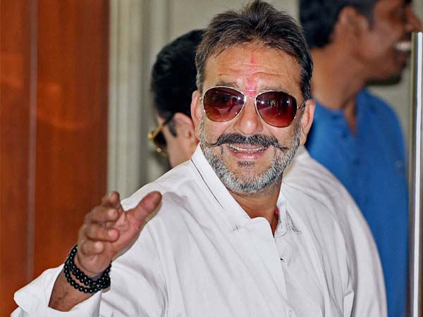 Aamir Khan plans special screening of 'PK' for Sanjay Dutt Aamir Khan plans special screening of 'PK' for Sanjay Dutt