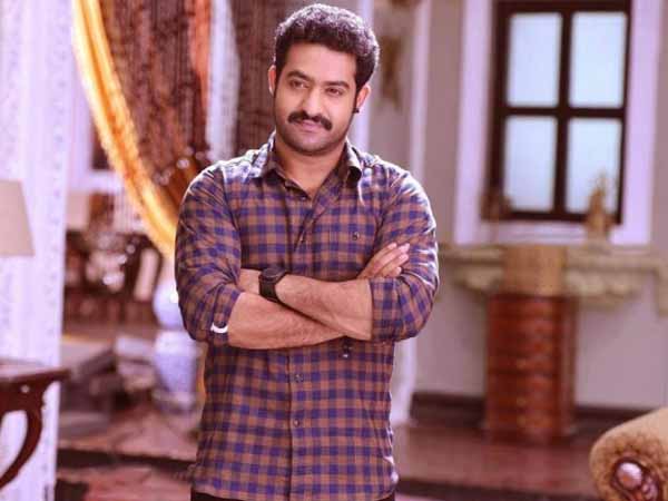 లుక్ అదిరింది...