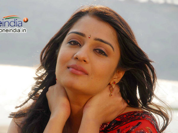 Fan sends obscene photo to Nikhitha Fan sends obscene photo to Nikhitha