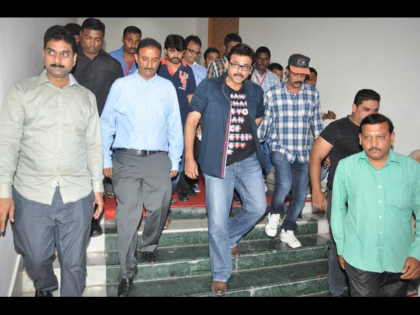 అభిమానుల సమక్షంలో...