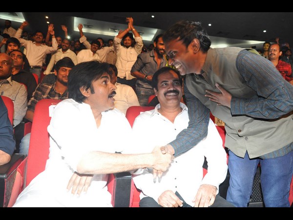 మళ్లీ ఇద్దరితోనూ చేస్తూ...