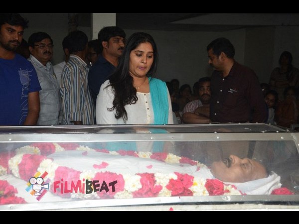 250పైగా చిత్రాలు