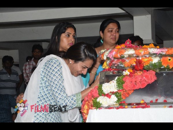 అబద్దం చెప్పి...