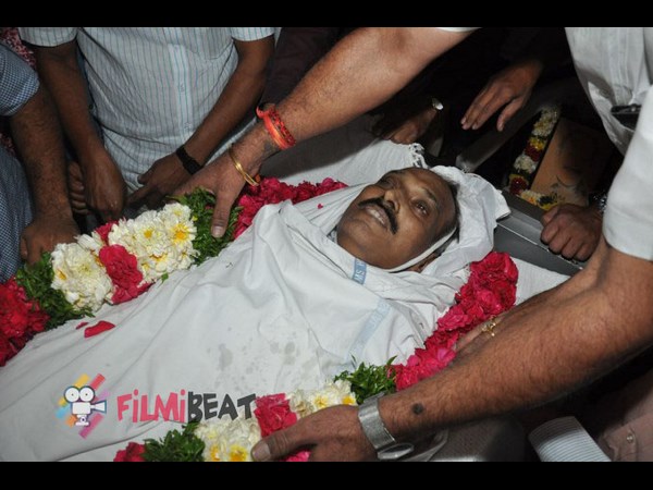 అందరితో కలివిడిగా...