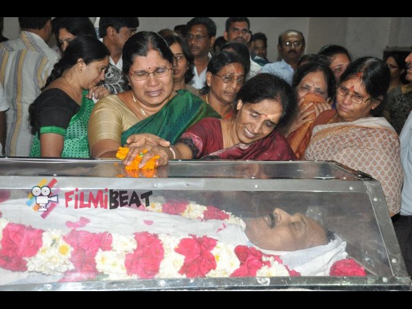 విషాదంలో కుటుంబం