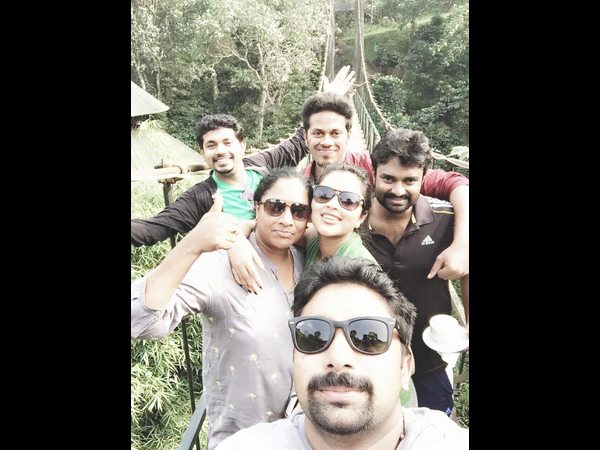 వారితో బాగా కలిసి పోయాడు