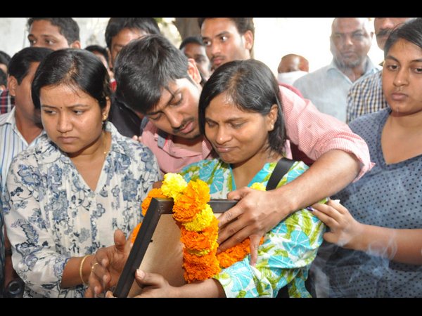 కన్నీటి పర్యంతం
