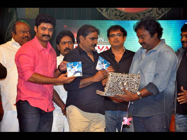 అందుకున్నారు