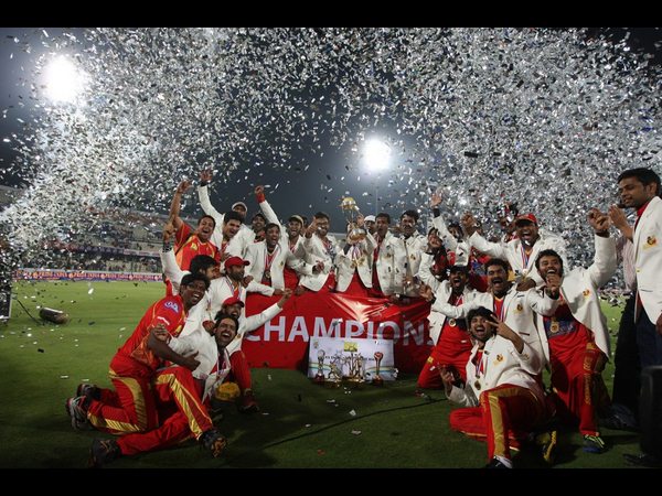 సందడే సందడి
