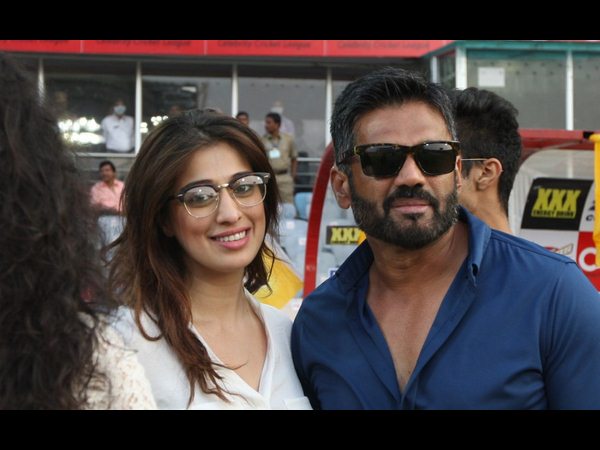 లక్ష్మీ రాయ్, సునీల్ శెట్టి