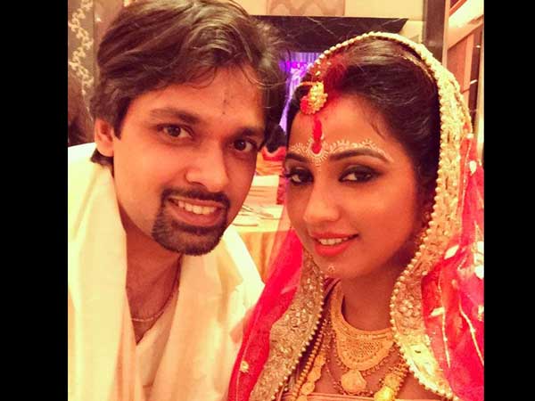 Shreya Ghoshal ties the knot with beau Shiladitya Shreya Ghoshal ties the knot with beau Shiladitya