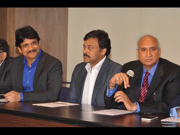 బ్రాడ్ కాస్టింగ్ ని..