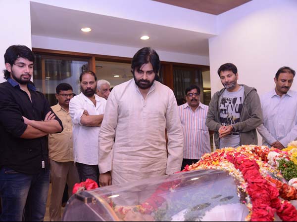 Pawan Kalyan Pay Last Respects to Ramanaidu Pawan Kalyan Pay Last Respects to Ramanaidu