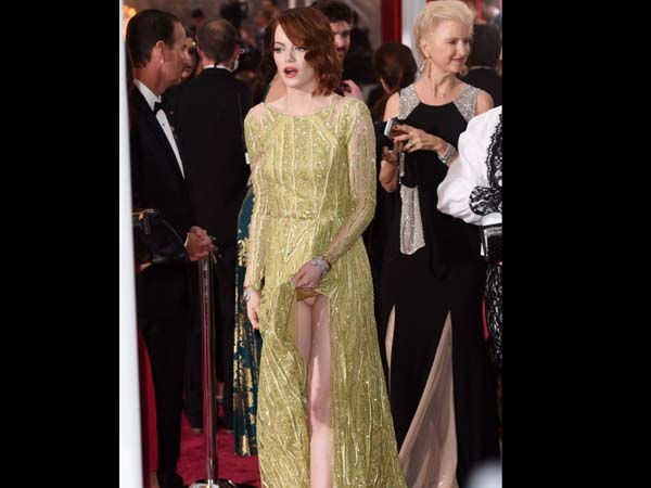 Emma Stone flashes her underwear by accident Emma Stone flashes her underwear by accident