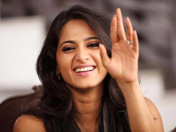 Anushka to turn plump not 100 kgs Anushka to turn plump not 100 kgs