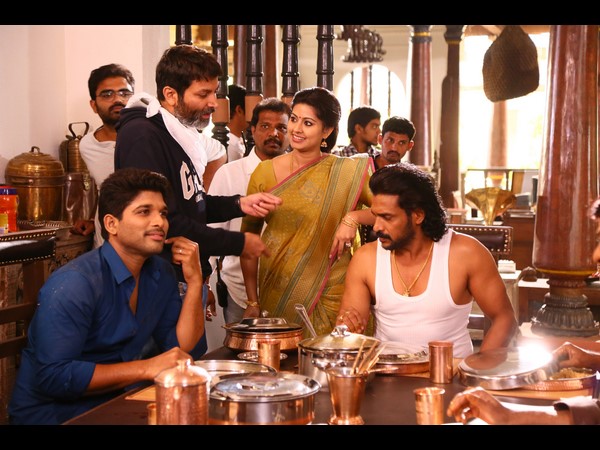ముగ్గురు హీరోయిన్లు