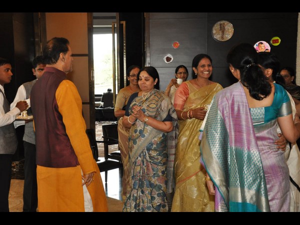 ఎవరెవరు...