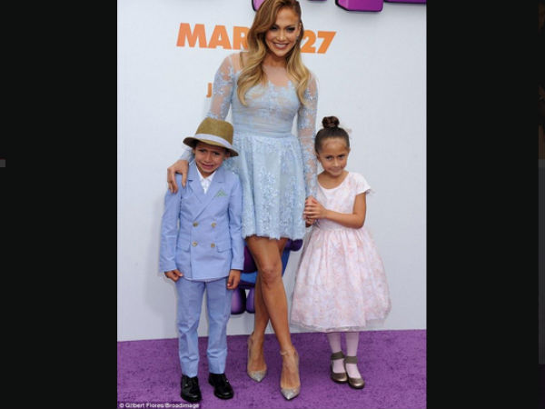 Jennifer Lopez & Casper Smart Confirm Dating With A Kiss! Jennifer Lopez & Casper Smart Confirm Dating With A Kiss!